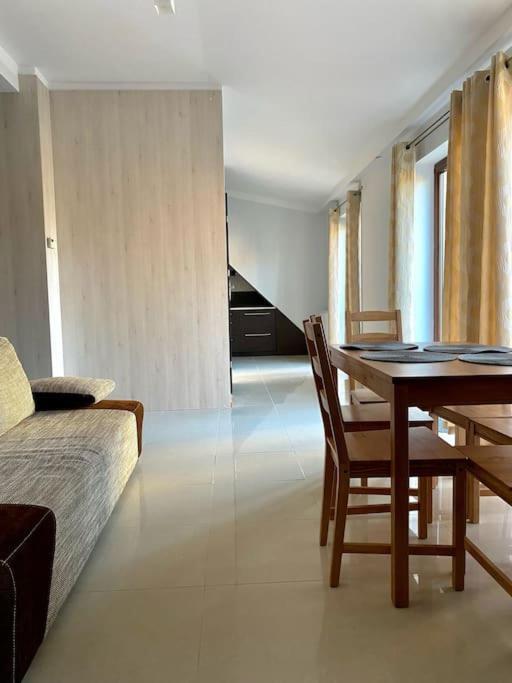 Apartamento Piekny Apartament Z Widokiem Na Jezioro Niegocin Giżycko Exterior foto